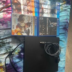 Ps4 consol and 4 games.